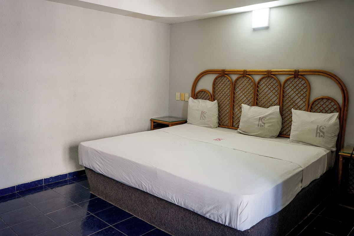 Superior Double Room, 1 King Bed | Desk, free cribs/infant beds, free rollaway beds, free WiFi