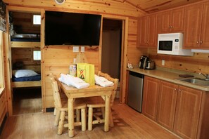 Deluxe Cabin, 2 Bedrooms | In-room dining