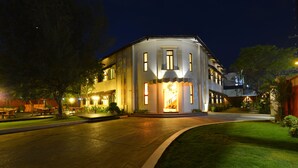 Front of property - evening/night - Hotel Amazing Mandalay (Mandalay)