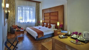 Deluxe Room | Minibar, in-room safe, desk, blackout drapes - Hotel Amazing Mandalay (Mandalay)