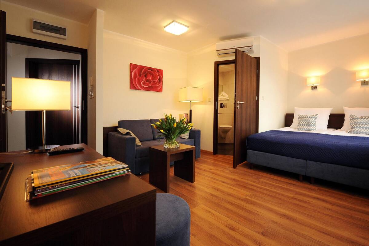 Minibar, in-room safe, desk, laptop workspace