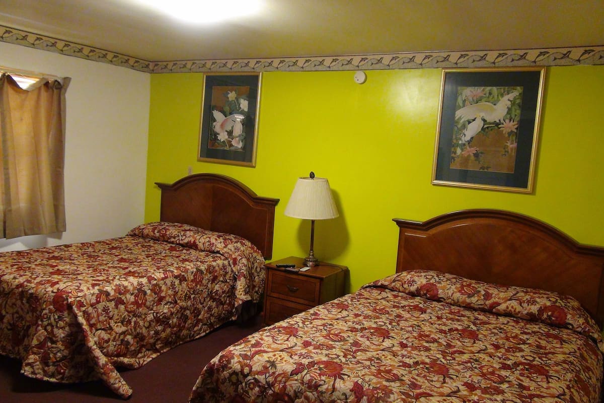 Desk, rollaway beds (surcharge), WiFi (free)