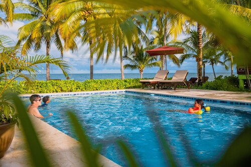 Coconut Row Boutique Hotel