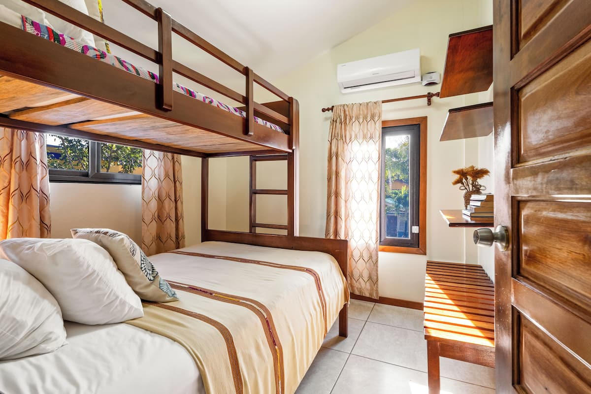 Apartamento Confort | Ropa de cama de alta calidad, caja fuerte, cortinas opacas y wifi gratis
