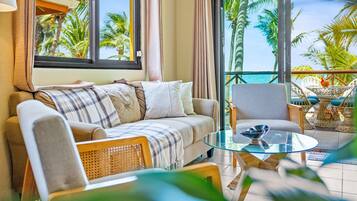 Bungalow Supérieur, 2 chambres, balcon, en front de plage | Coin séjour