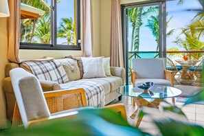 Bungalow Superior - 2 sovrum - balkong - mot vattnet | Vardagsrum