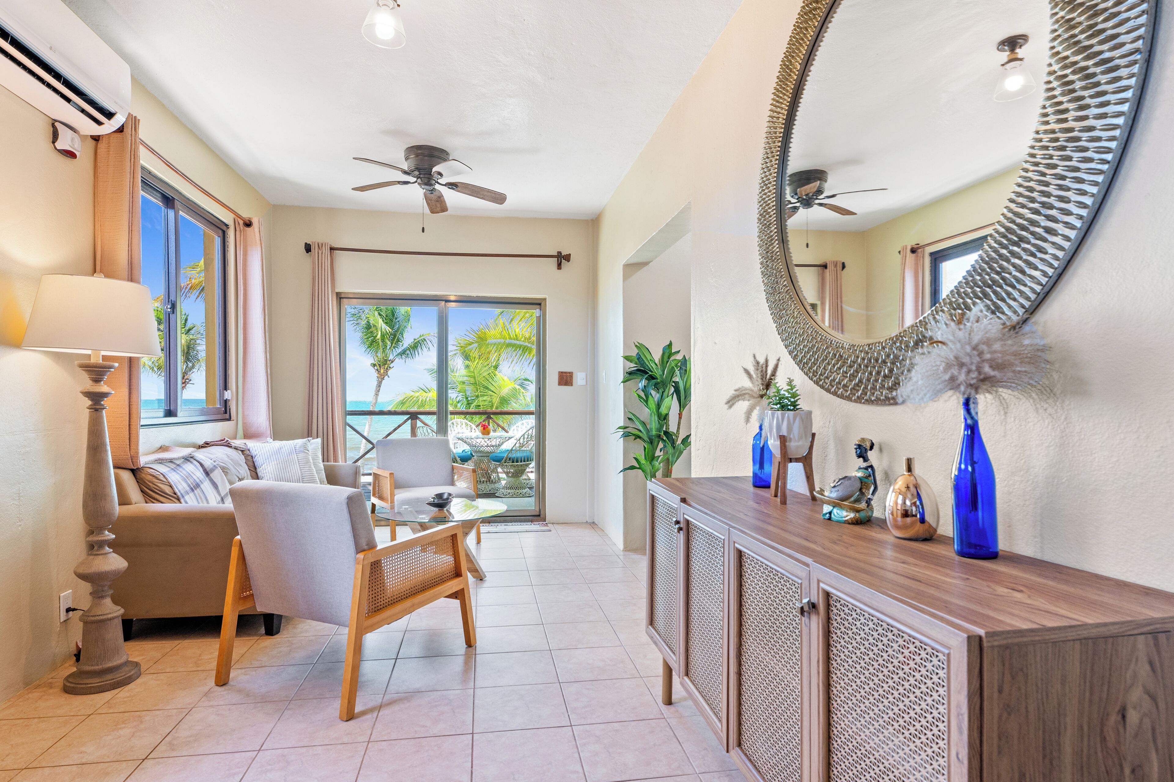 Superior Bungalow, 2 Bedrooms, Balcony, Beachfront | Living area