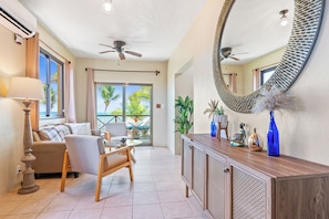 Living area - Coconut Row Boutique Hotel (Hopkins)