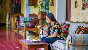 Coin salon dans le hall