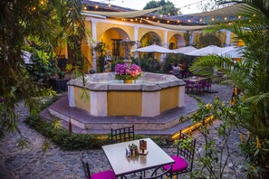 Courtyard - Hotel Convento Santa Catalina (Antigua Guatemala)