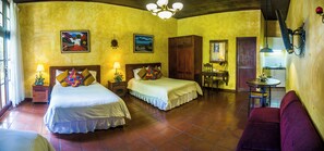 A room with two beds, a dining area, and a kitchen. - Hotel Convento Santa Catalina (Antigua Guatemala)
