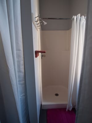 Shower, towels
