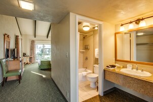 Bañera con ducha, artículos de tocador gratuitos, secador de pelo