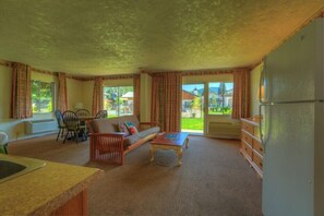 50-inch LED TV with cable channels, TV - Der Ritterhof Inn (Leavenworth)