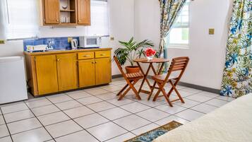 Studio Suite, 2 Twin Beds, Kitchenette | Private kitchen | Fridge, microwave, cookware/dishes/utensils