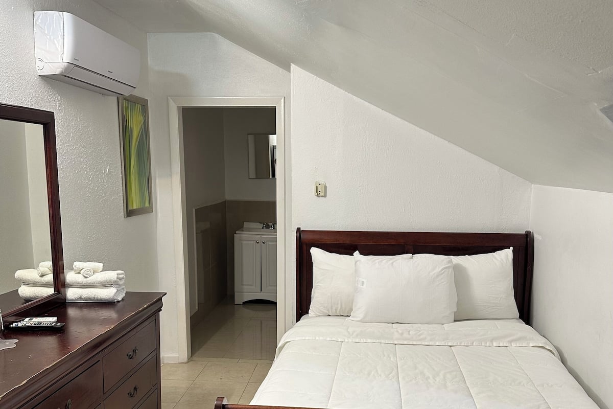 1 bedroom, free wifi, bed sheets