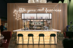 Bar (on property) - Naumi Hotel Auckland Airport (Auckland)