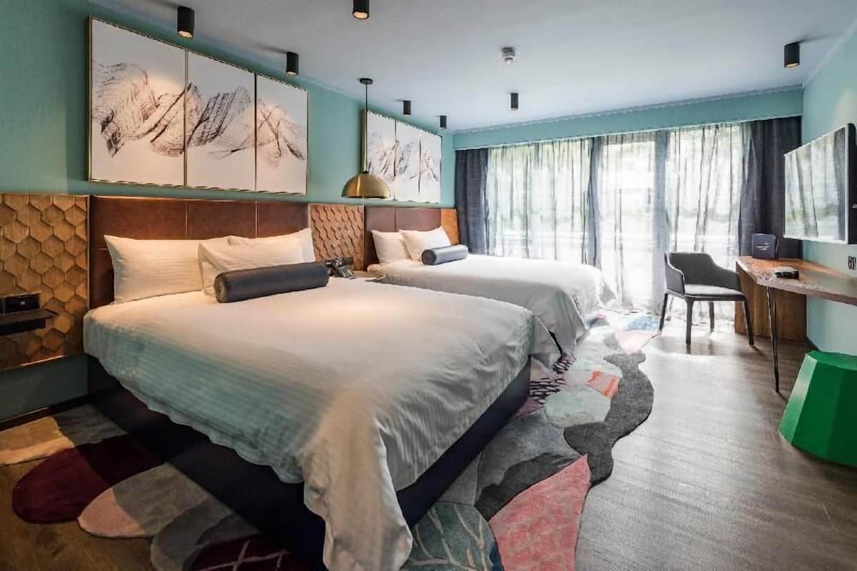 埃及棉床單、高級寢具、客房內保險箱、書桌