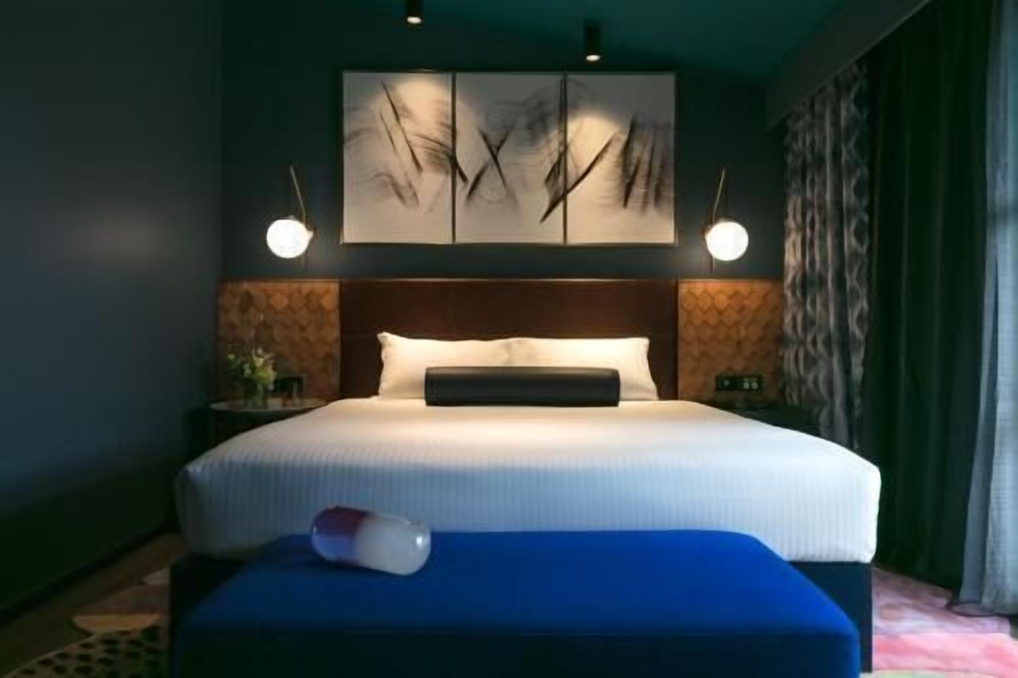 埃及棉床單、高級寢具、客房內保險箱、書桌