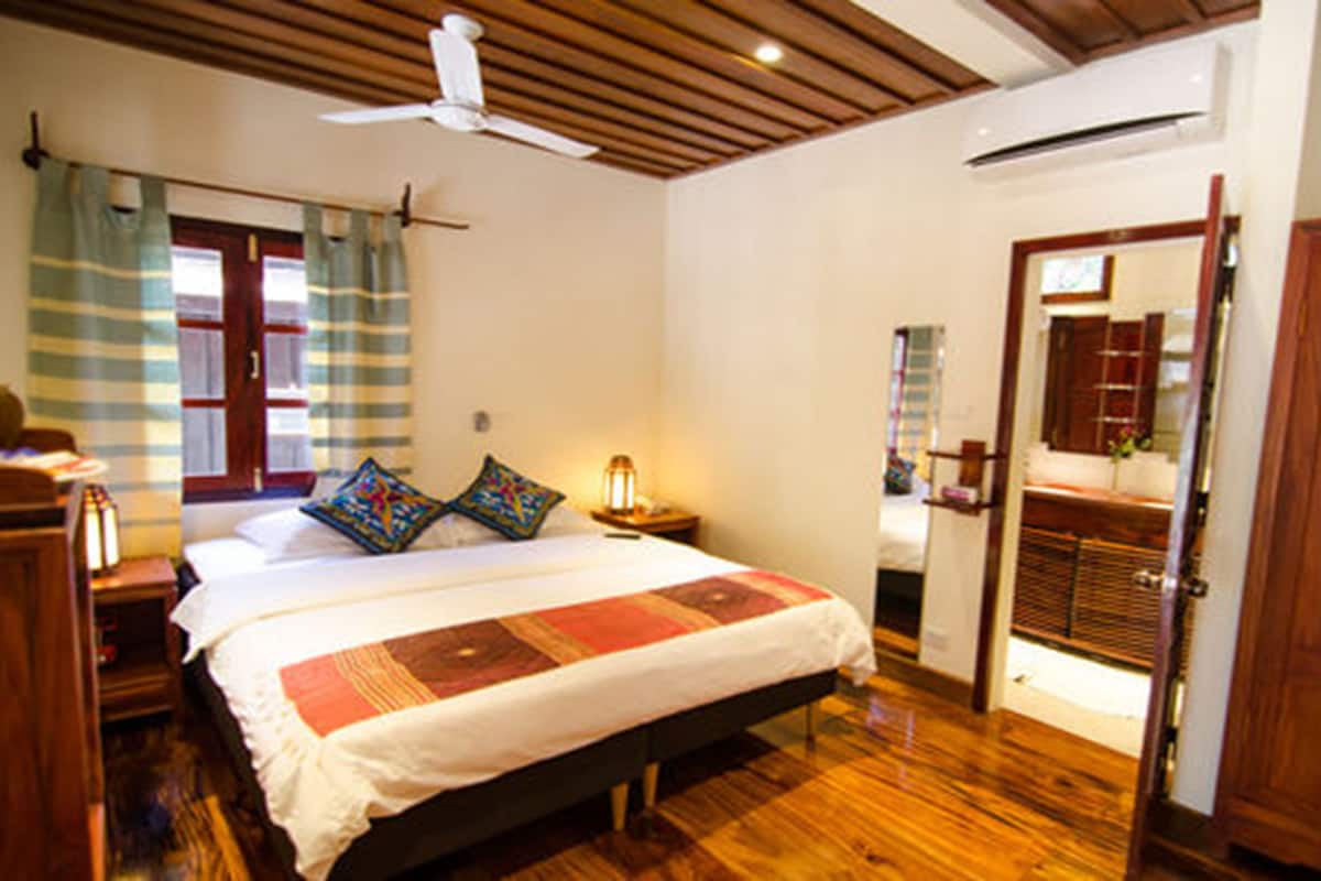 Free minibar items, in-room safe, desk, free WiFi