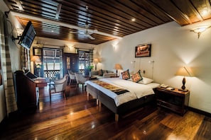 Free minibar items, in-room safe, desk, free WiFi - Mekong Riverview Hotel (Luang Prabang)