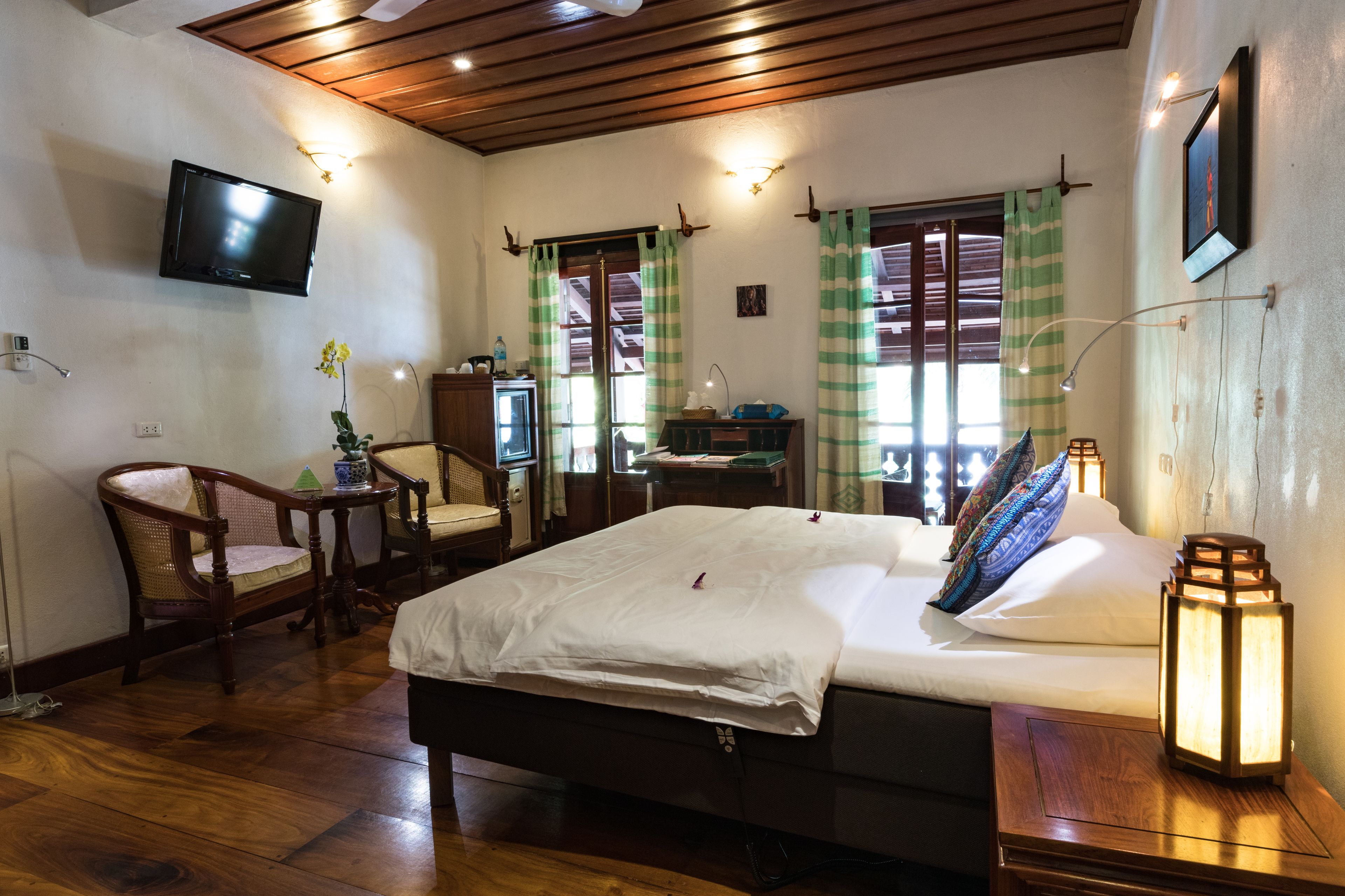 superior suite side view - double | free minibar items, in-room safe, desk, free wifi