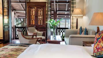 Junior-Studiosuite, 1 King-Bett, Flussblick | Minibar (mit einigen kostenlosen Artikeln), Zimmersafe, Schreibtisch