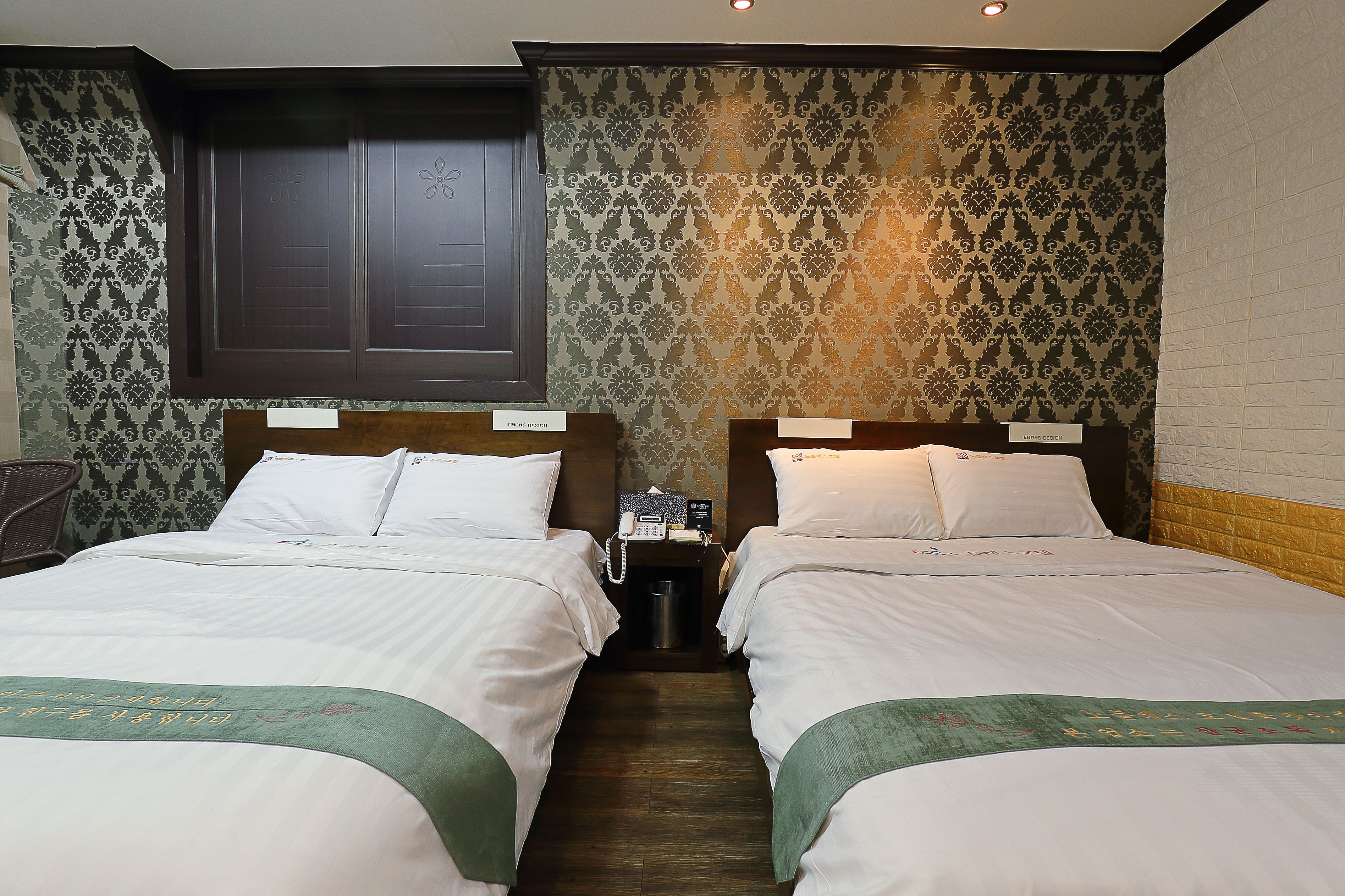 ファミリー ツインルーム | デスク、ノートパソコン用作業スペース、防音設備、WiFi (無料)