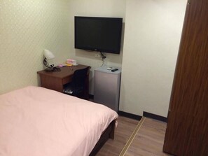 Standard Room | Desk, iron/ironing board, free WiFi - Come Inn Taipei 3 (Taipei)