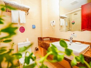 Shower - GreenTree Inn Qingdao Wuyishan Road JUSCO Shopping Mall Hotel (Qingdao)