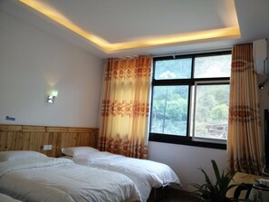 ห้องทริปเปิล | โต๊ะทำงาน, เตารีด/โต๊ะรีดผ้า, Wi-Fi ฟรี