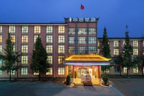 Unclassified image, 4 of 55, button - Huaxi Hotel Dujiangyan (Chengdu)