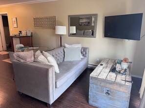 Habitación cuádruple superior, patio | 1 dormitorio, ropa de cama de alta calidad, minibar y escritorio