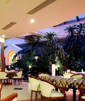 รับประทานอาหารกลางแจ้ง