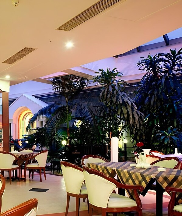 Outdoor dining - The Twenty First Century Hotel - Beijing (Beijing)
