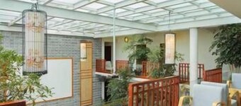 Dali Encounter Hotel