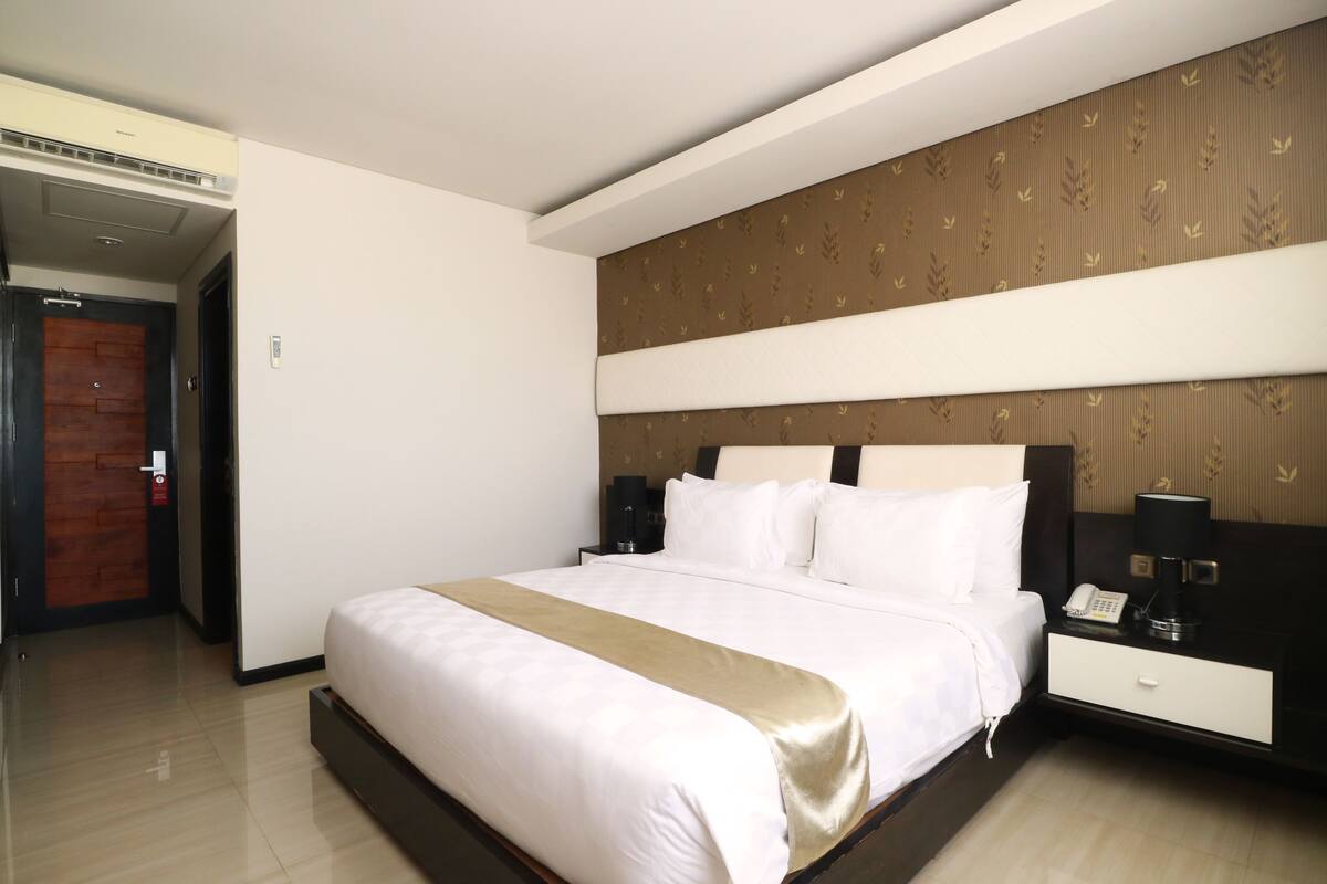 Minibar, in-room safe, desk, rollaway beds