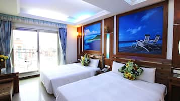 Desk, soundproofing, rollaway beds, free WiFi