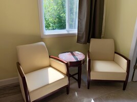 Premium Studio Suite | Living area | 43-inch LED TV with satellite channels, TV