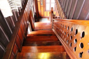 Staircase - Villa Senesouk (Luang Prabang)