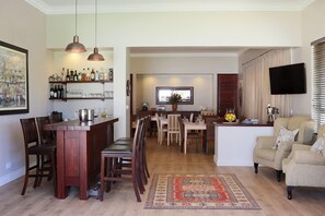 LED TV - Kingsmead Guest House (Harare)