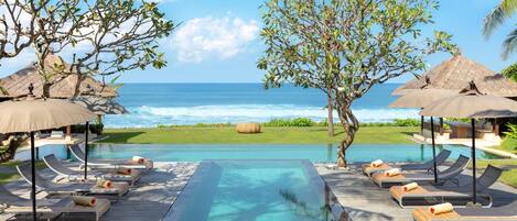 2 piscinas al aire libre, sombrillas, sillones reclinables de piscina