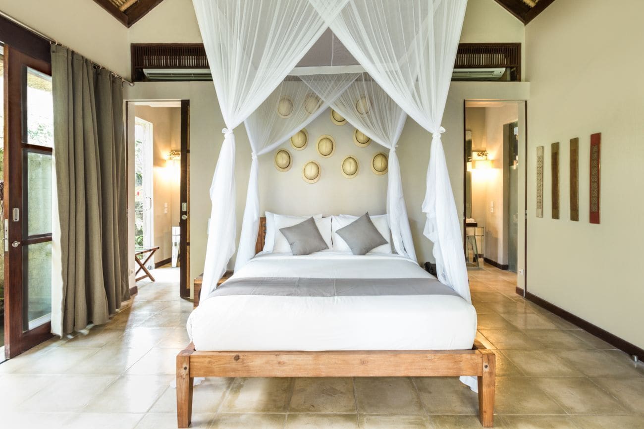 Villa de lujo, 5 habitaciones, piscina privada, frente a la playa | 5 dormitorios, caja fuerte, escritorio y cortinas opacas