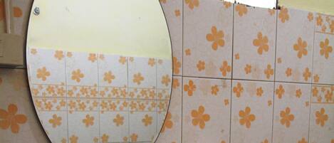 Standard Room, 1 Double Bed | Bathroom sink