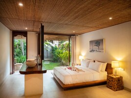 6 quartos, cofres nos quartos, escrivaninha, cortinas blackout