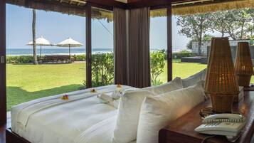 Lyxvilla - 4 sovrum - privat pool - mot vattnet | 6 sovrum, värdeförvaringsskåp på rummet och skrivbord