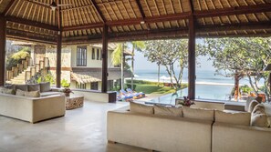 TV - Sound of the Sea Villa (Munggu)