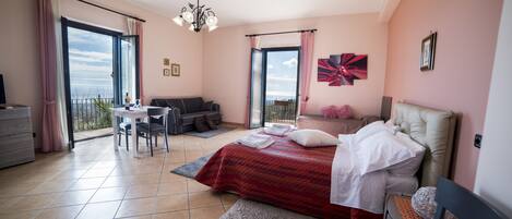 Superior dubbelrum - havsutsikt | Sängtillbehör av högsta kvalitet och värdeförvaringsskåp på rummet