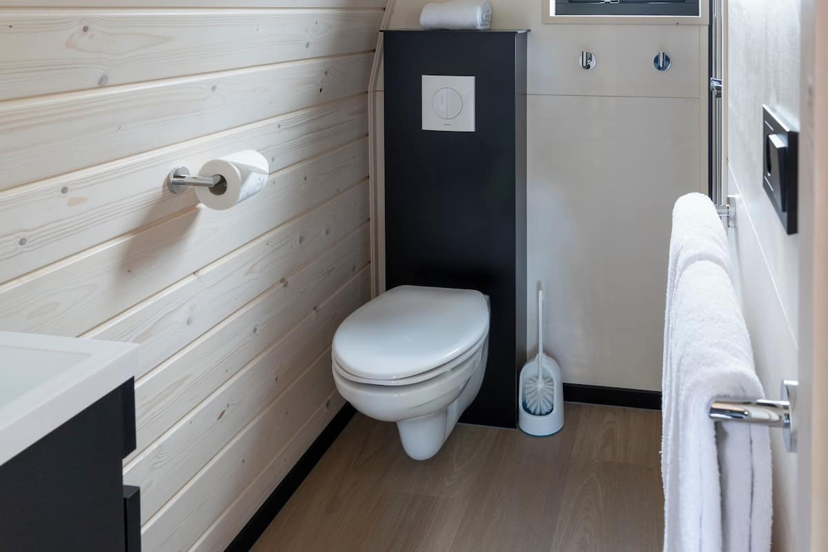 cabin | bathroom | shower, hair dryer, towels