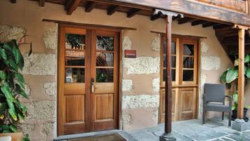 Double Room | Minibar, in-room safe, desk, free WiFi